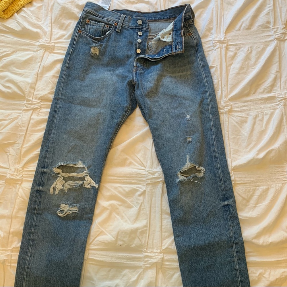 distressed levi jeans